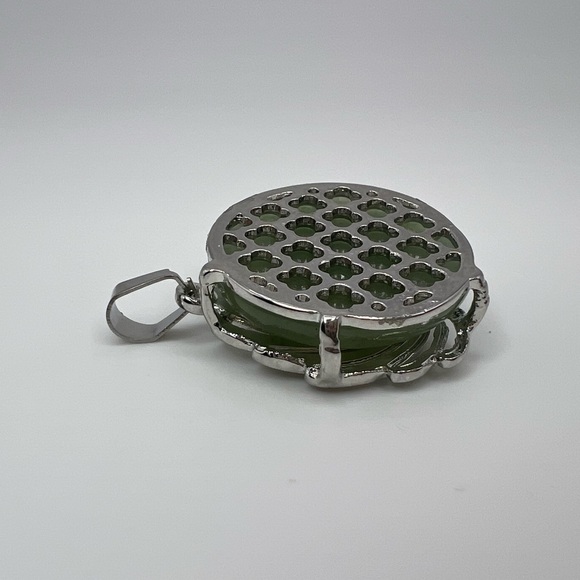 Green Aventurine Round Silver Plated Bird Peacock Necklace Pendant - Picture 2 of 3